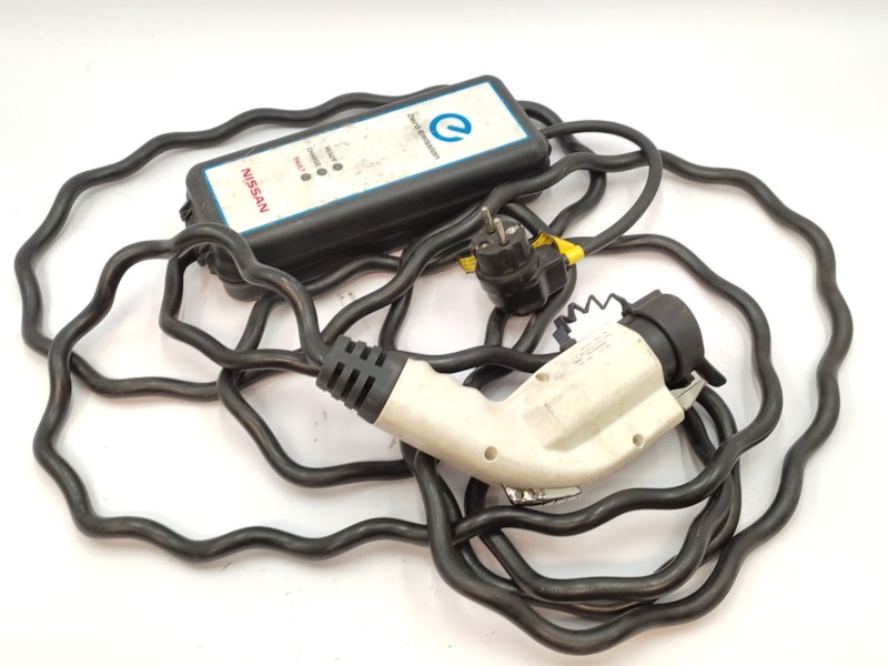 Recambio de cargador para nissan leaf referencia OEM IAM 73358482  