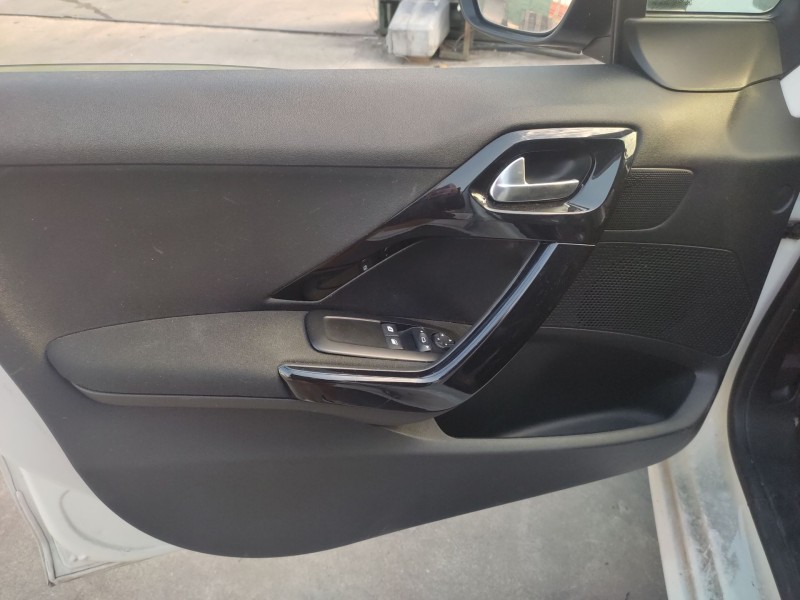 peugeot 208 i (ca_, cc_) del año 2013