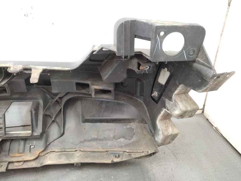 Recambio de paragolpes delantero para jeep cherokee (kk) 2.8 crd 4x4 referencia OEM IAM   