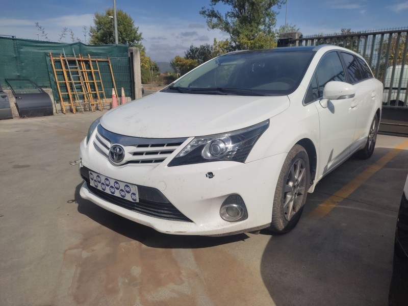 TOYOTA AVENSIS SEDÁN (_T27_)