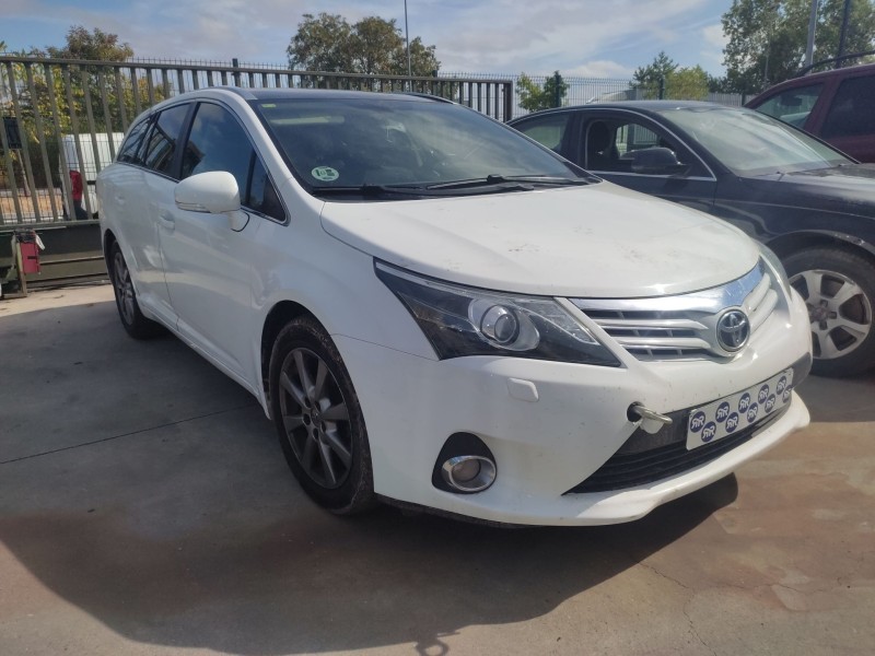 toyota avensis sedán (_t27_) del año 2012