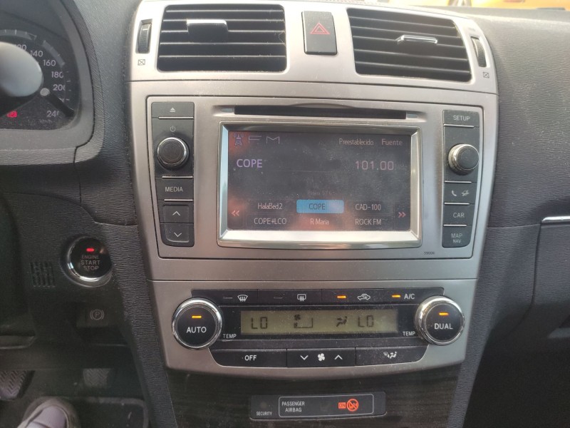 toyota avensis sedán (_t27_) del año 2012