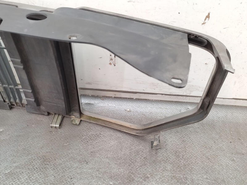 Recambio de calandra delantera de radiador para jeep cherokee (kk) 2.8 crd 4x4 referencia OEM IAM   