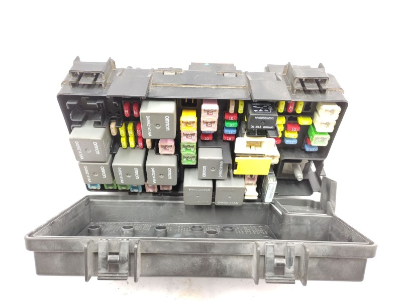 Caja Reles / Fusibles Ka238202f8 4692297ad  - Jeep Cherokee (kk) 2.8 Crd 4x4 8