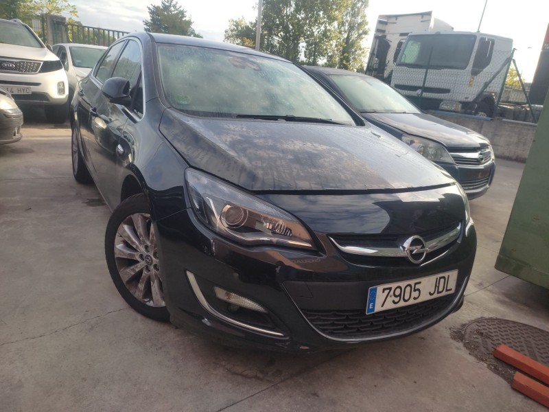 OPEL ASTRA J SEDÁN
