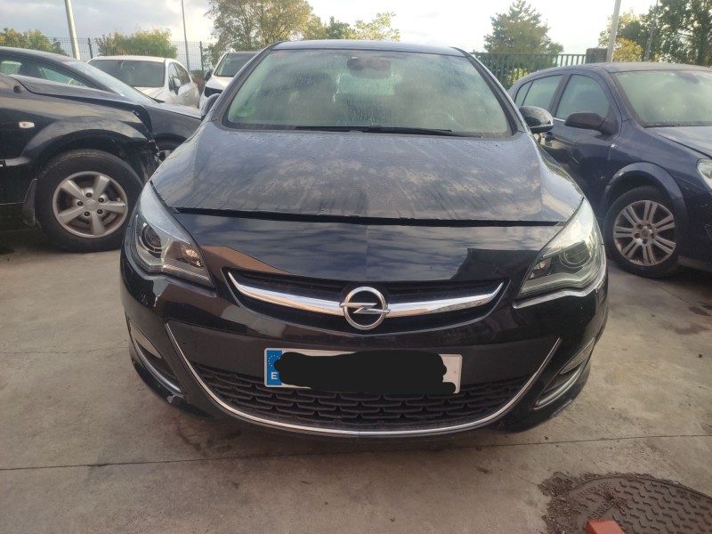 opel astra j sedán del año 2015