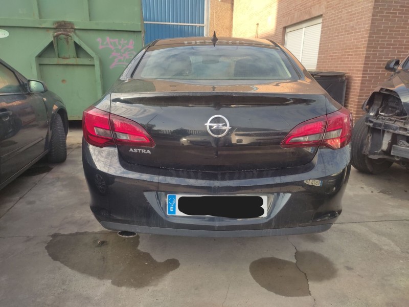 opel astra j sedán del año 2015