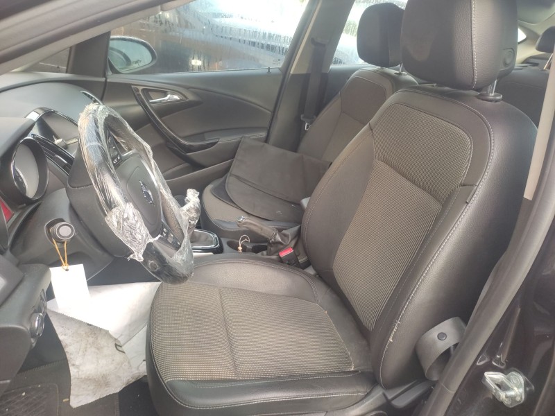 opel astra j sedán del año 2015