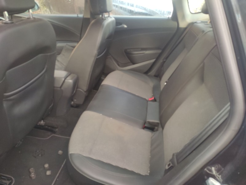 opel astra j sedán del año 2015