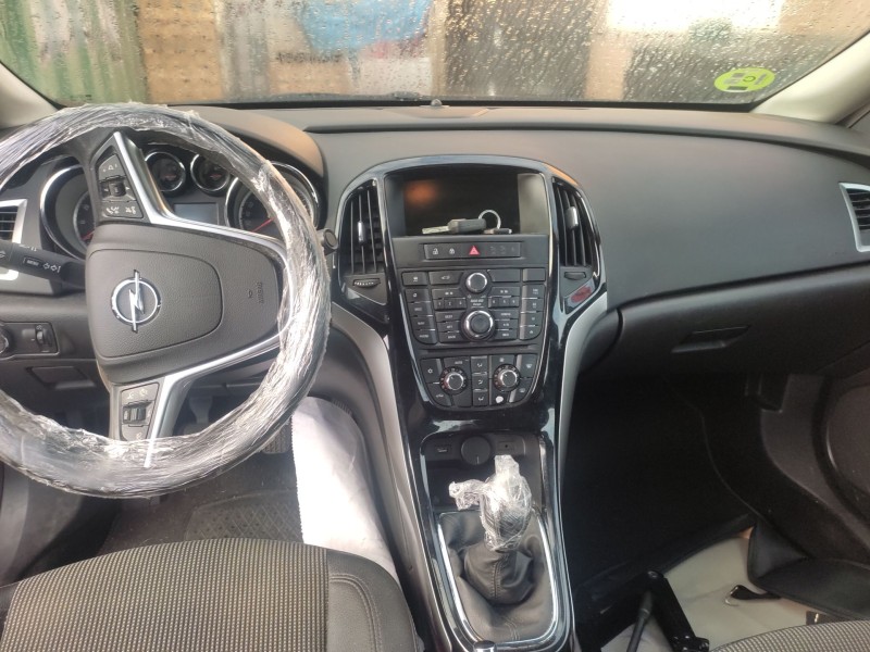 opel astra j sedán del año 2015