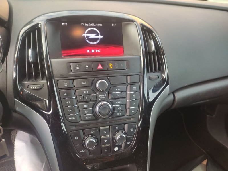 opel astra j sedán del año 2015