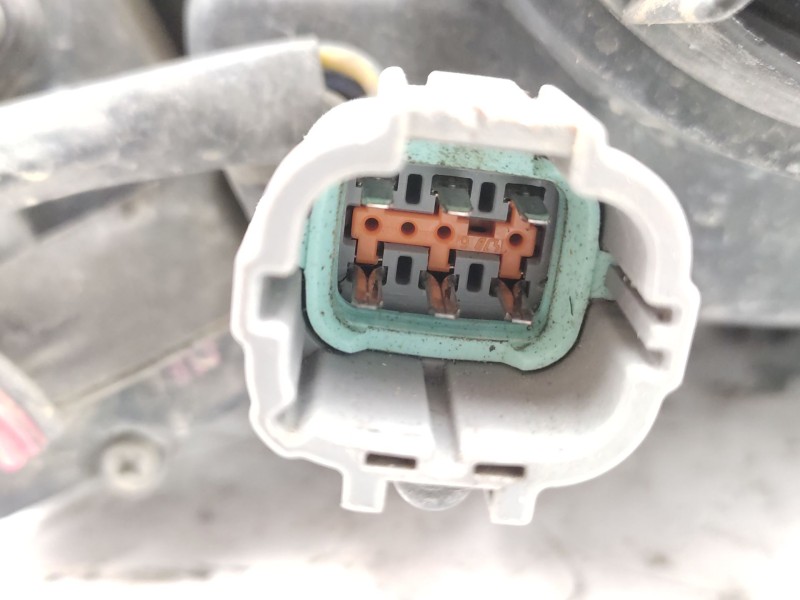 Recambio de faro izquierdo para nissan patrol gr v wagon (y61) 3.0 dti referencia OEM IAM  26060VC327 