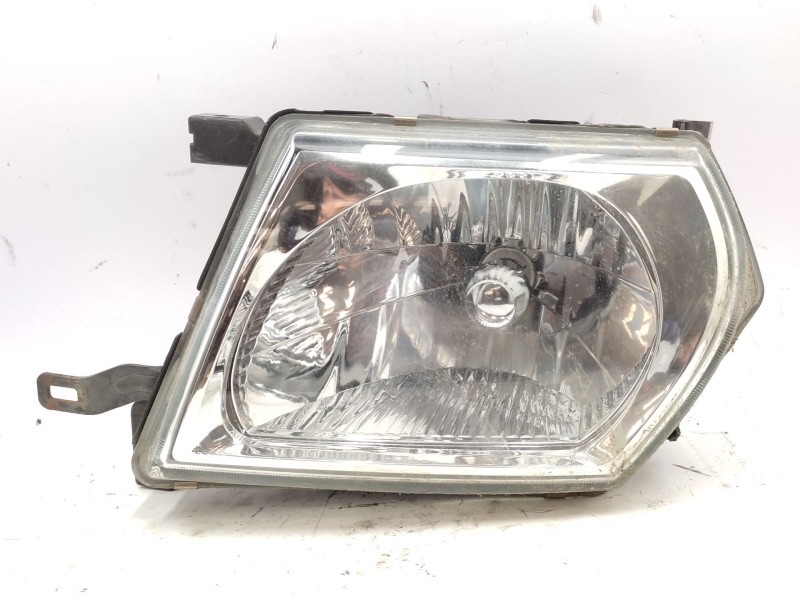 Recambio de faro derecho para nissan patrol gr v wagon (y61) 3.0 dti referencia OEM IAM 26010VC327  