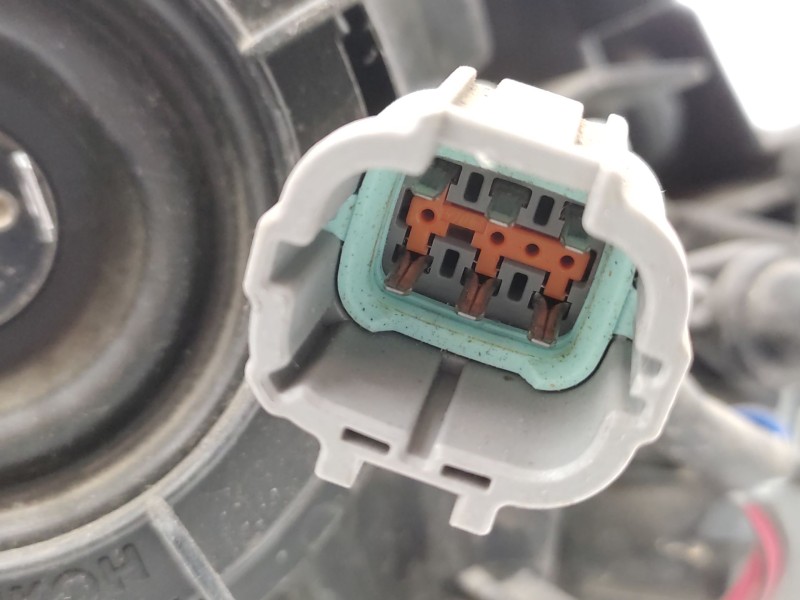 Recambio de faro derecho para nissan patrol gr v wagon (y61) 3.0 dti referencia OEM IAM 26010VC327  