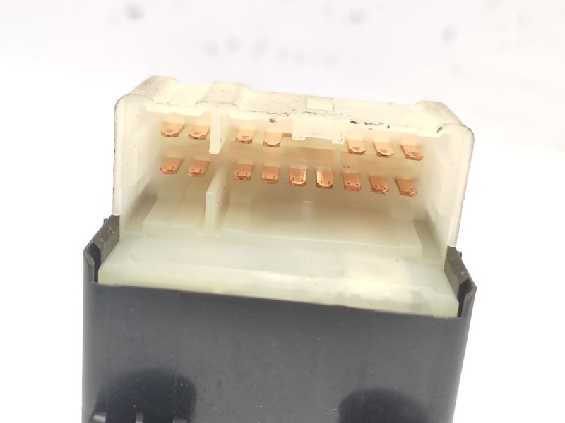 Recambio de mando elevalunas delantero izquierdo para nissan patrol gr v wagon (y61) 3.0 dti referencia OEM IAM  25401VC715 