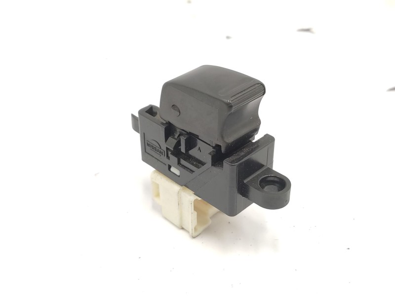 Recambio de mando elevalunas delantero derecho para nissan patrol gr v wagon (y61) 3.0 dti referencia OEM IAM  254110V000 