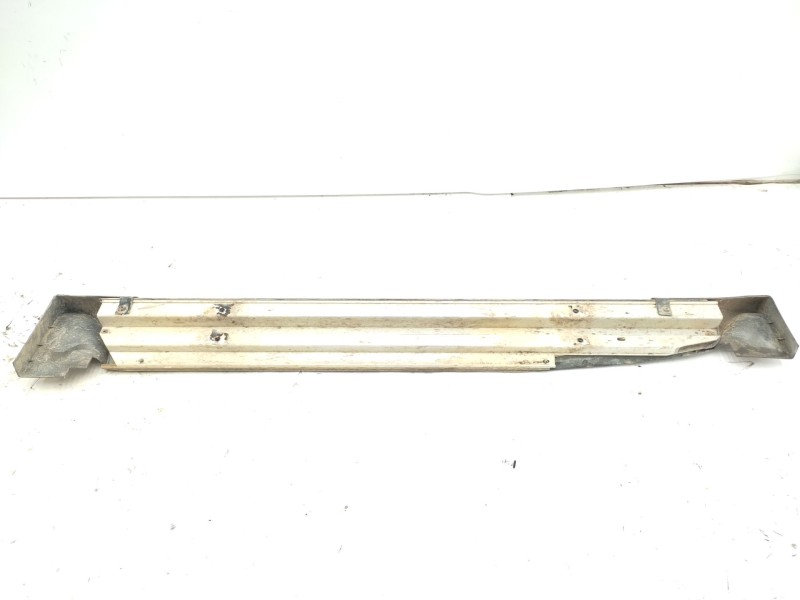 Recambio de estribo para nissan patrol gr v wagon (y61) 3.0 dti referencia OEM IAM   