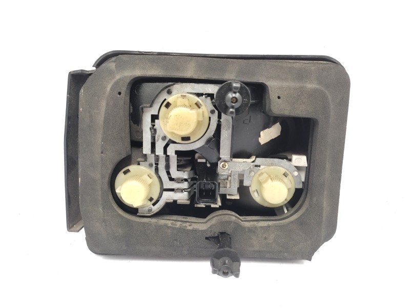 Piloto Trasero Derecho Xfb101060  - Mg Serie 100 (xp) 111 Sl 2
