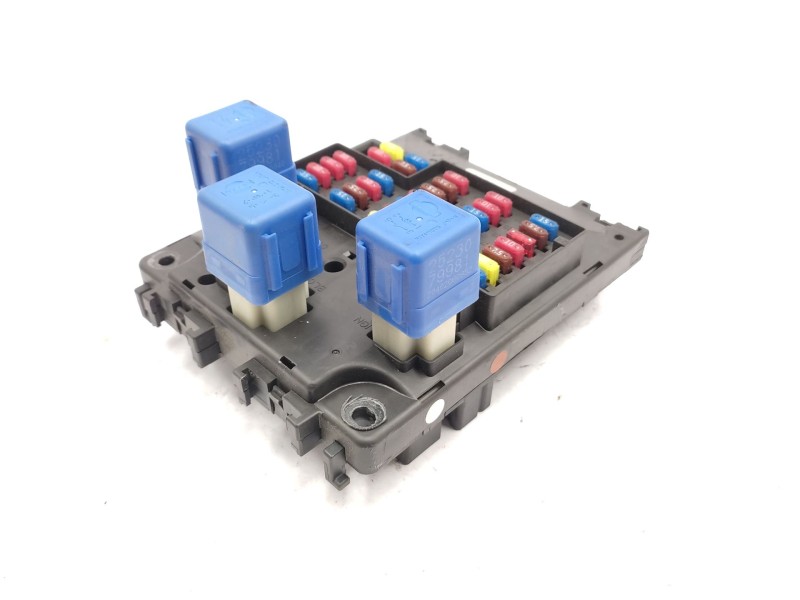 Recambio de caja reles / fusibles para nissan patrol gr v wagon (y61) 3.0 dti referencia OEM IAM   