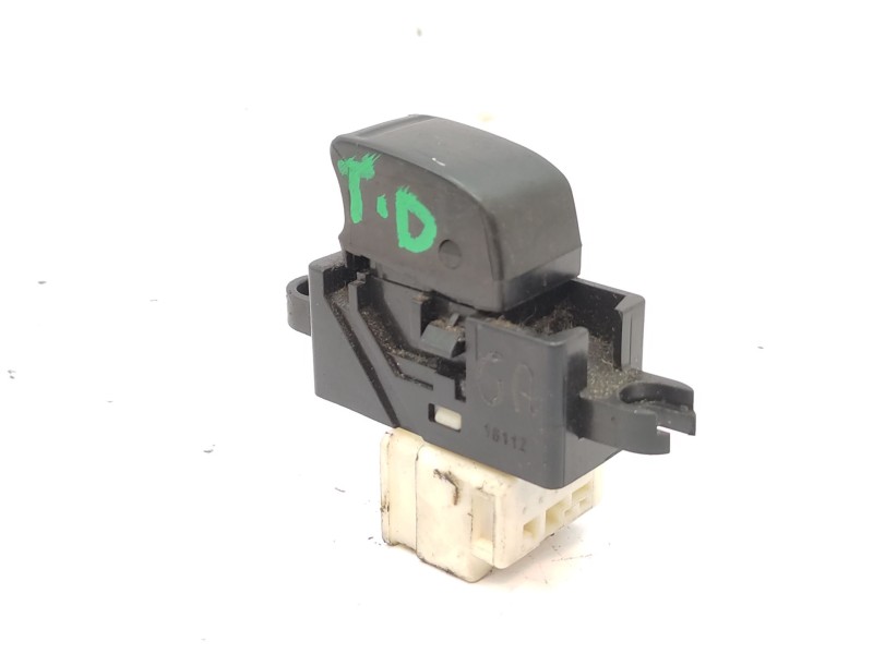 Recambio de mando elevalunas trasero derecho para nissan patrol gr v wagon (y61) 3.0 dti referencia OEM IAM   