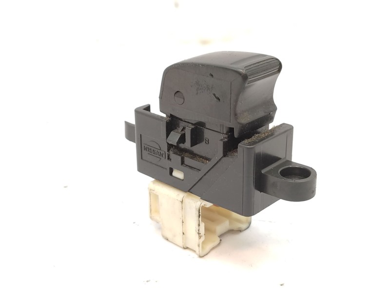 Recambio de mando elevalunas trasero derecho para nissan patrol gr v wagon (y61) 3.0 dti referencia OEM IAM   