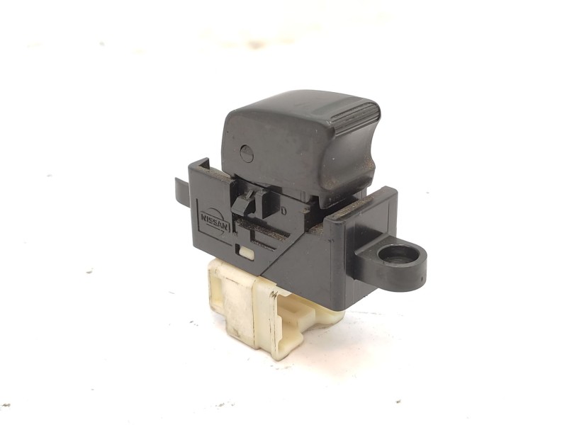 Recambio de mando elevalunas trasero izquierdo para nissan patrol gr v wagon (y61) 3.0 dti referencia OEM IAM   