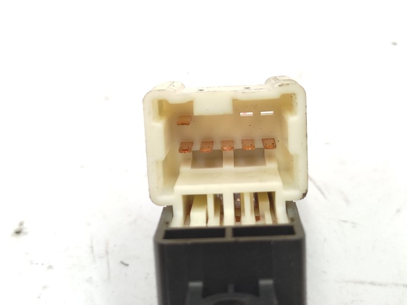 Recambio de mando elevalunas trasero izquierdo para nissan patrol gr v wagon (y61) 3.0 dti referencia OEM IAM   