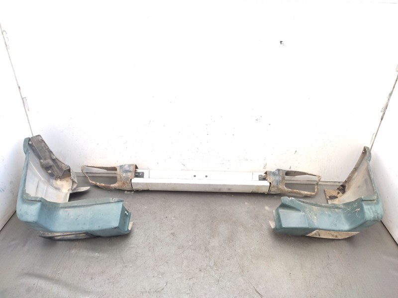 Recambio de paragolpes trasero para nissan patrol gr v wagon (y61) 3.0 dti referencia OEM IAM  85014VC200 