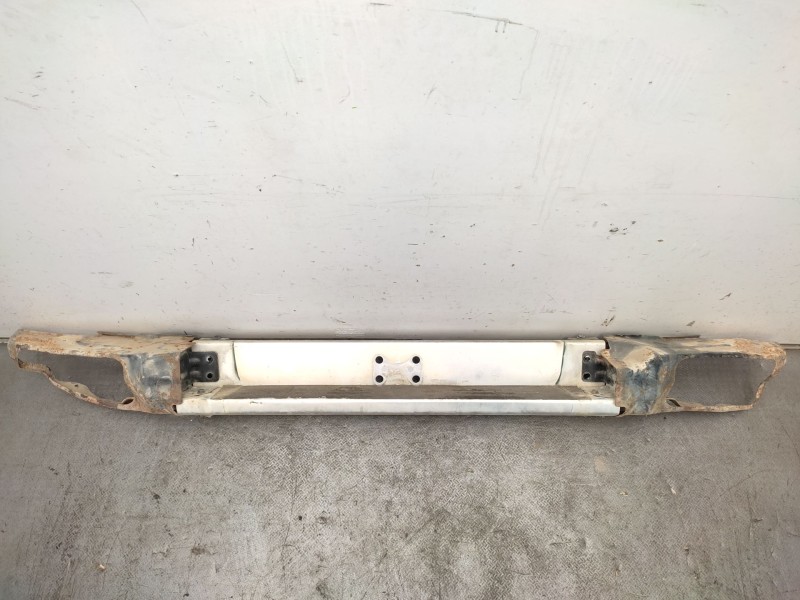 Recambio de paragolpes trasero para nissan patrol gr v wagon (y61) 3.0 dti referencia OEM IAM  85014VC200 