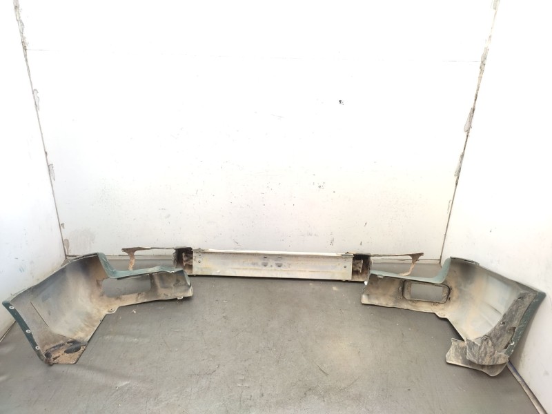 Recambio de paragolpes trasero para nissan patrol gr v wagon (y61) 3.0 dti referencia OEM IAM  85014VC200 