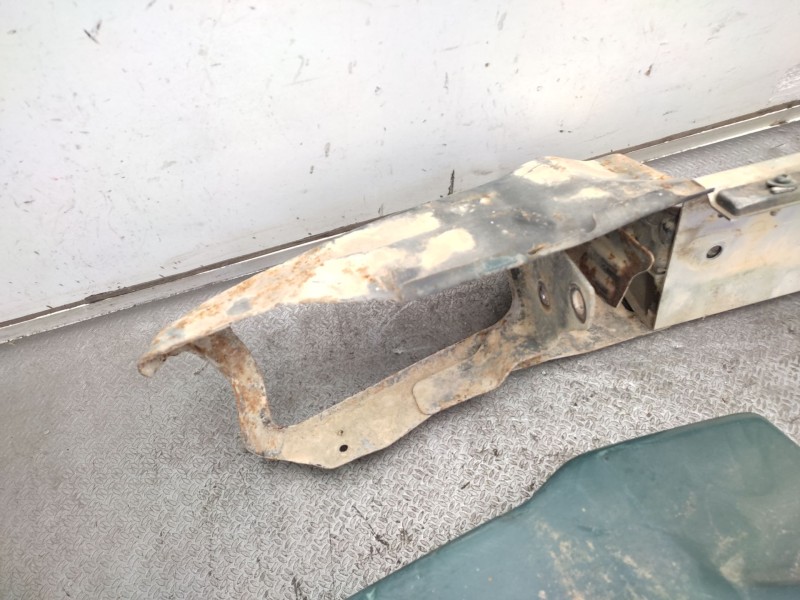 Recambio de paragolpes trasero para nissan patrol gr v wagon (y61) 3.0 dti referencia OEM IAM  85014VC200 