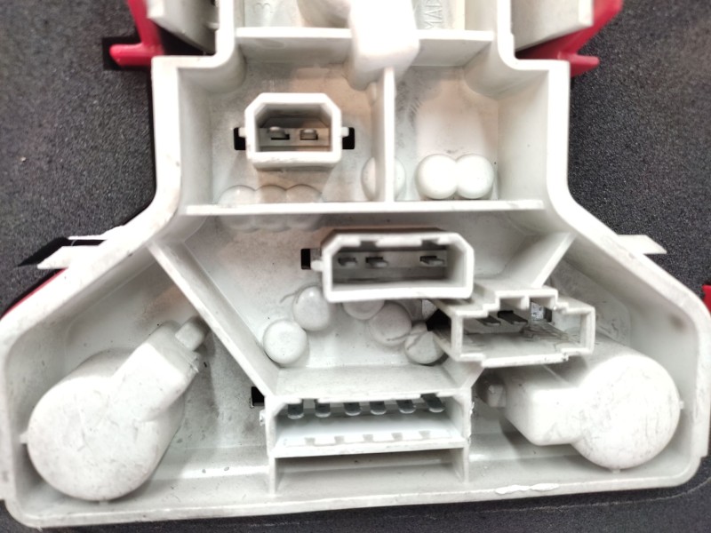 Recambio de piloto trasero izquierdo para volkswagen passat b5 (3b2) 1.9 tdi referencia OEM IAM  3B5945095F 