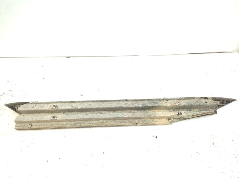 Recambio de estribo para nissan patrol gr v wagon (y61) 3.0 dti referencia OEM IAM   