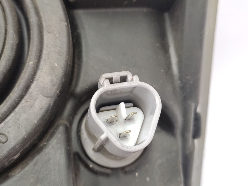 Recambio de faro derecho para toyota corolla verso (zer_, zze12_, r1_) 1.8 (znr11_) referencia OEM IAM 811300F010  