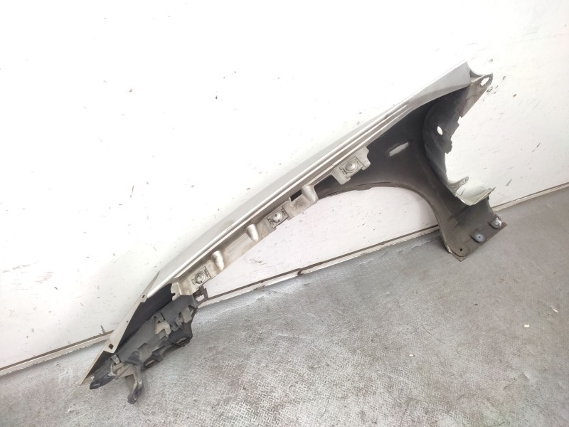 Recambio de aleta delantera derecha para kia carnival ii (gq) 2.9 crdi referencia OEM IAM  0K55A52111 