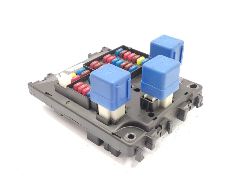 Recambio de caja reles / fusibles para nissan patrol gr v wagon (y61) 3.0 dti referencia OEM IAM   