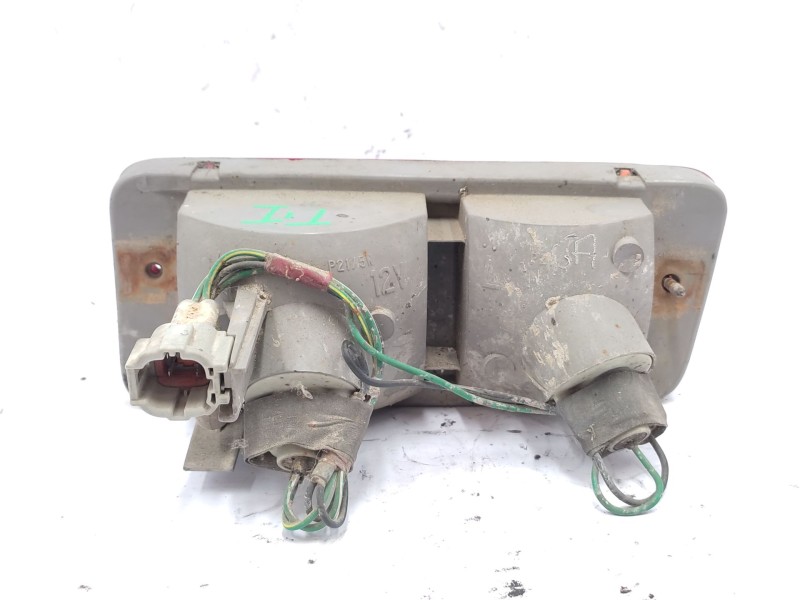 Recambio de piloto trasero derecho paragolpes para nissan patrol gr v wagon (y61) 3.0 dti referencia OEM IAM 26550VB126  