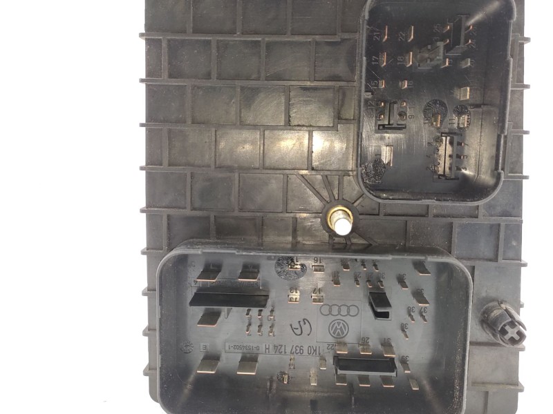 Recambio de caja reles / fusibles para audi a3 (8p1) 2.0 tdi 16v referencia OEM IAM   