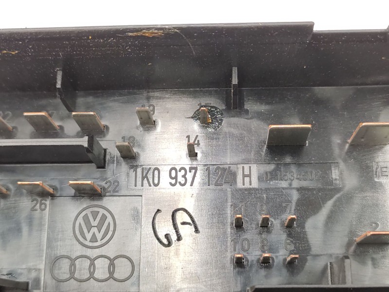 Recambio de caja reles / fusibles para audi a3 (8p1) 2.0 tdi 16v referencia OEM IAM   