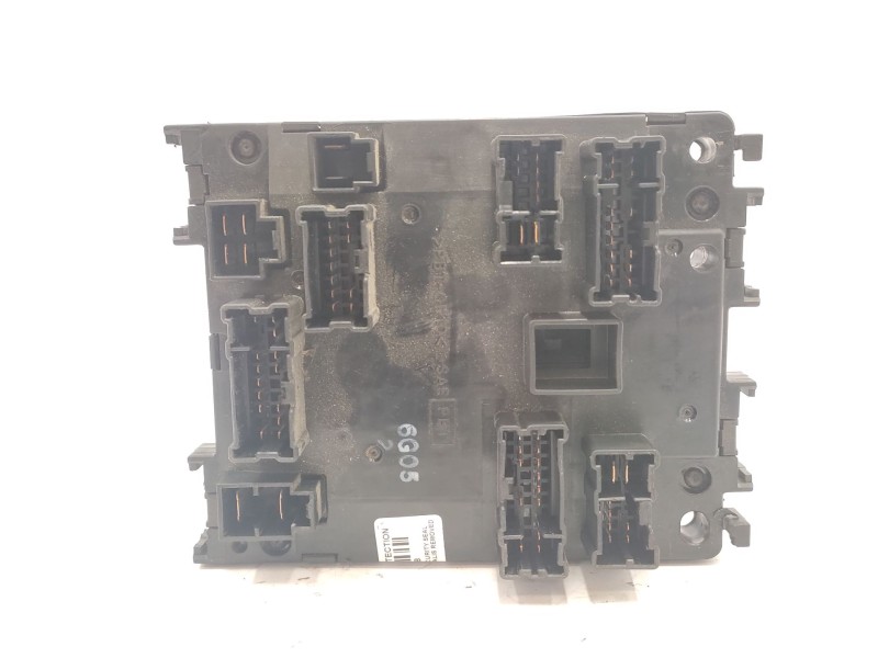 Recambio de caja reles / fusibles para nissan patrol gr v wagon (y61) 3.0 dti referencia OEM IAM   