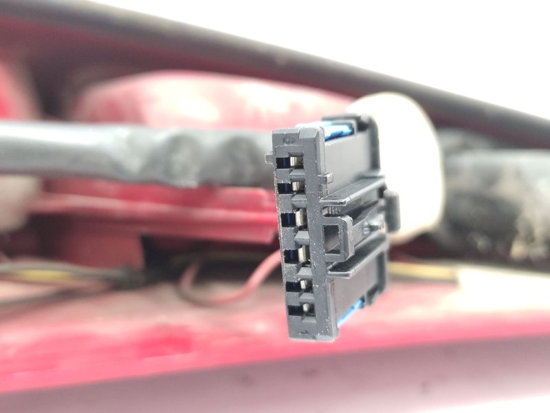 Recambio de piloto trasero derecho para nissan patrol gr v wagon (y61) 3.0 dti referencia OEM IAM  26550VD225 