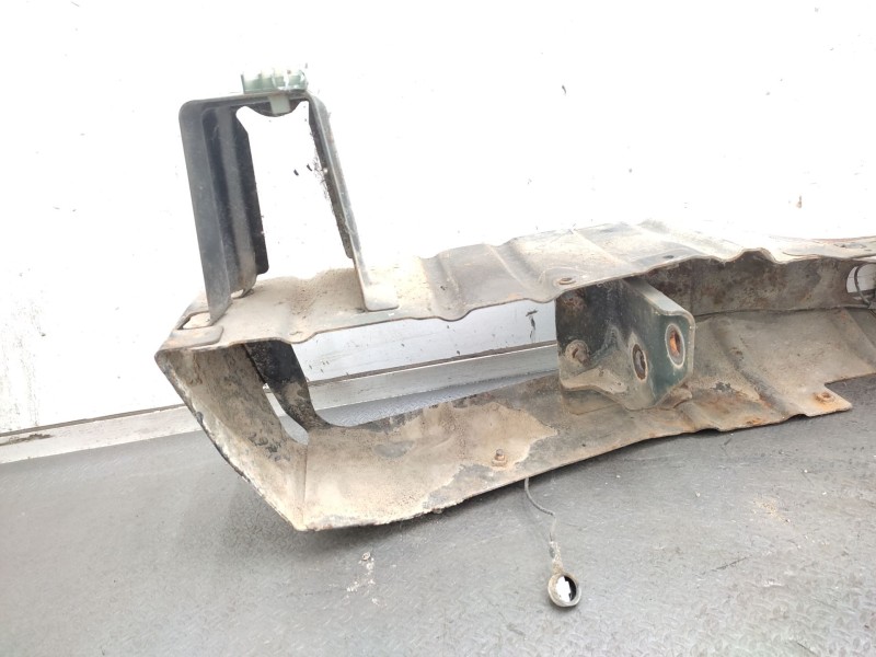 Recambio de refuerzo paragolpes trasero para nissan patrol gr v wagon (y61) 3.0 dti referencia OEM IAM  85010VD200 
