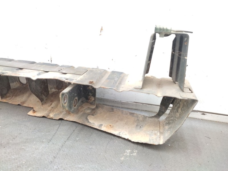 Recambio de refuerzo paragolpes trasero para nissan patrol gr v wagon (y61) 3.0 dti referencia OEM IAM  85010VD200 