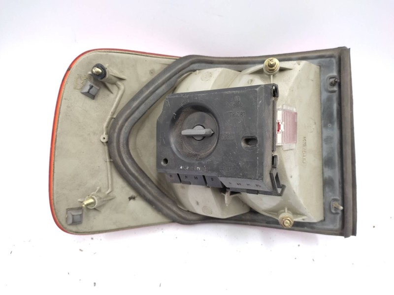 Piloto Trasero Derecho 138566  - Audi 80/90 (893) 3