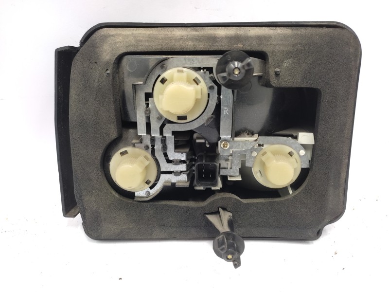 Piloto Trasero Derecho Xfb101060  - Mg Serie 100 (xp) 111 Sl 2