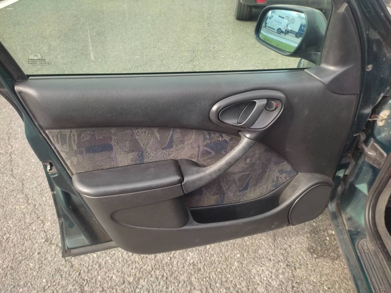 citroën xsara berlina del año 2000