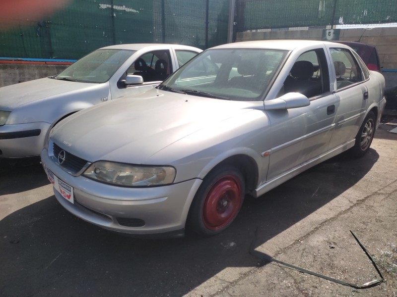 opel vectra b berlina del año 2000