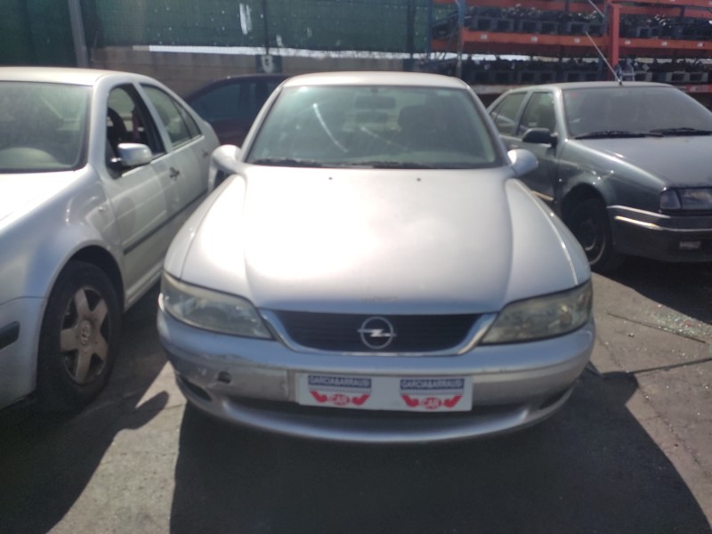 opel vectra b berlina del año 2000