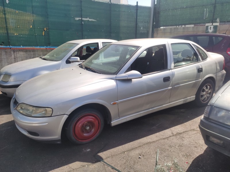 opel vectra b berlina del año 2000