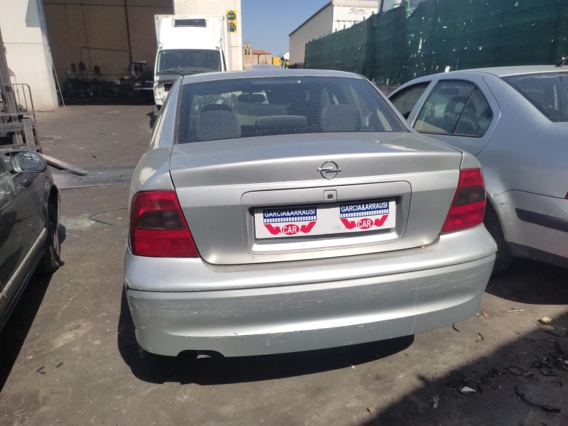 opel vectra b berlina del año 2000